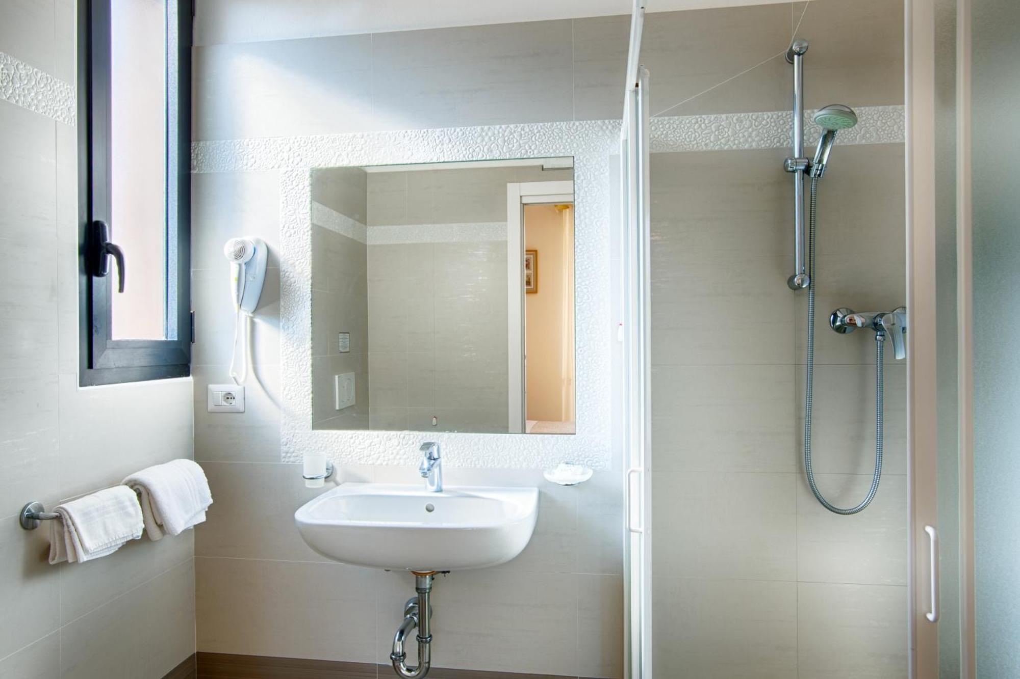 Villa Zavatta "B&B - Rooms & Apartments" Белариа-Игеа Марина Екстериор снимка
